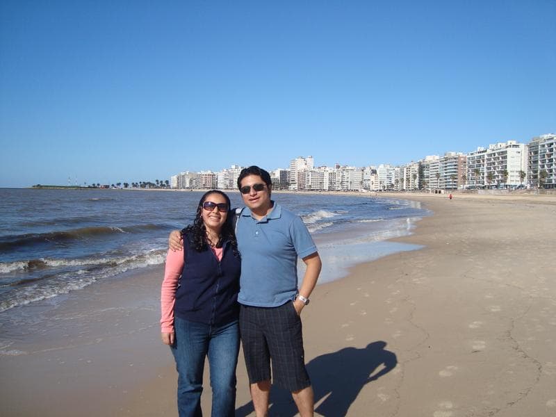 Foto en la playa junto a la rambla de Montevideo